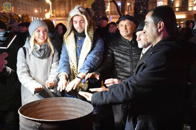 Як у Львові відзначили річницю Революції Гідності. Фото