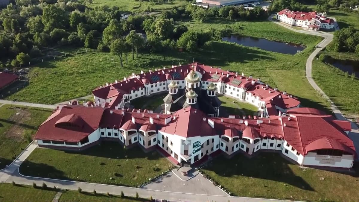 Багатоповерхівки чи парк. Що збудують на Сихові