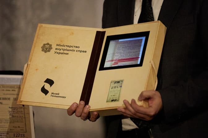 МВС передало у музей Голодомору понад тисячу архівних справ за 1933 рік