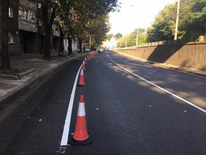 На Сахарова у Львові облаштували велосмуги. Фото
