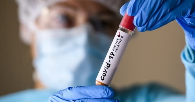 Медики спрогнозували, коли чекати піку захворюваності COVID-19 у цьому сезоні