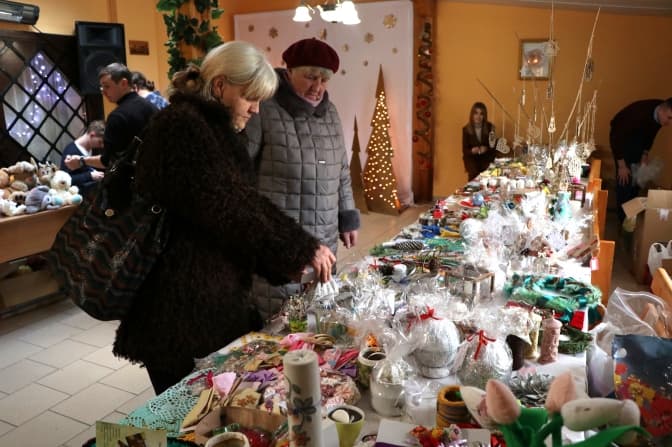 Як у Львові через різдвяний ярмарок збирають кошти на будинок для бездомних жінок і самотніх матерів