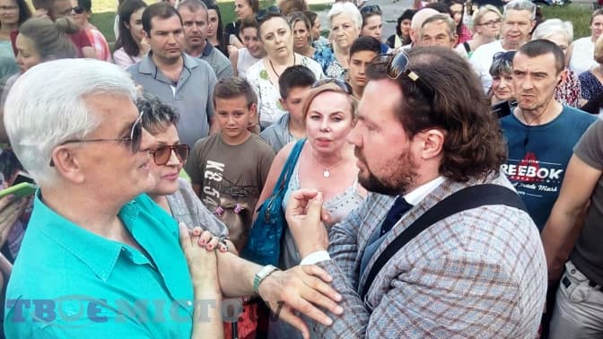 Знайти відьму та спалити. Як минули слухання про будівництво приватного пологового у Львові