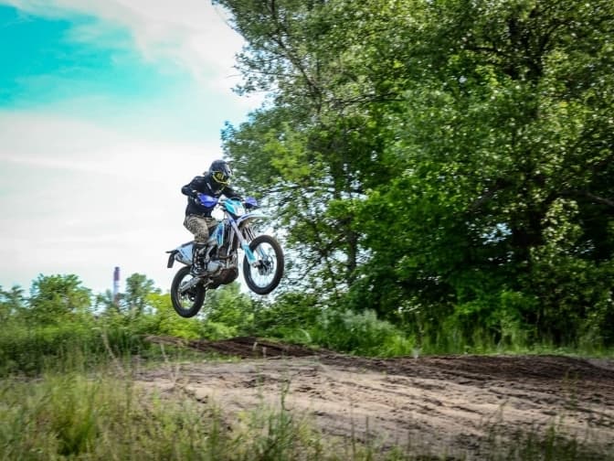 На Голосієві в Києві оголосили сафарі на мотоциклістів, які заїжджають у парк Рильського