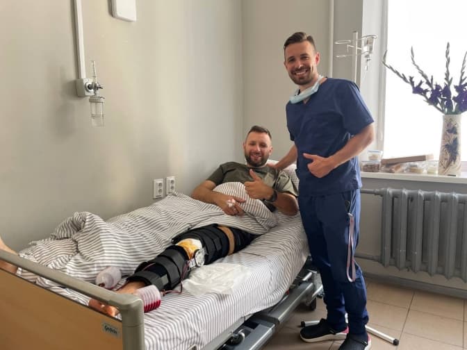 У Львові прооперували екснардепа і військового Парасюка, що отримав травму під Сіверодонецьком