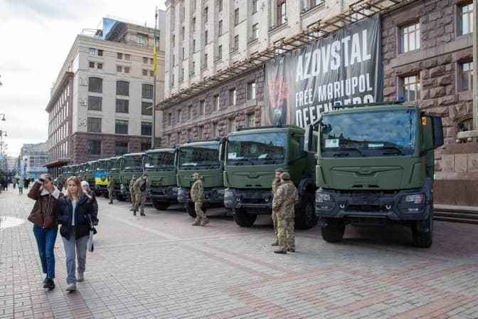 Київ передав ЗСУ 20 вантажівок