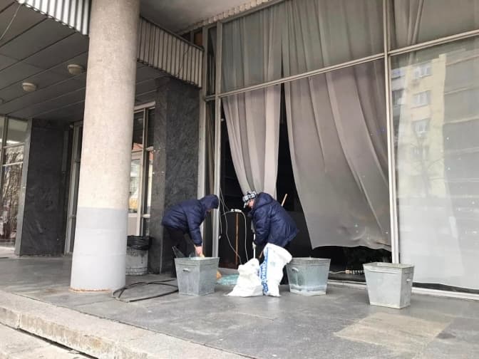 Уламки російських ракет впали біля посольства США в Києві і пошкодили «Будинок кіно»