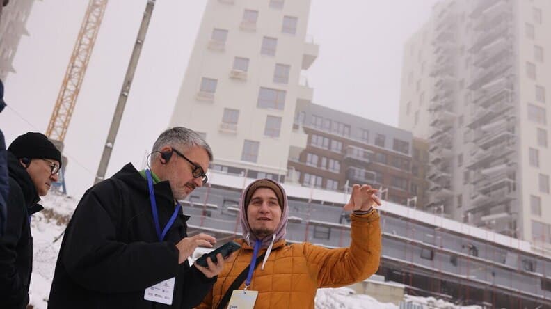 Представники команд міжнародних та українських фахівців з архітектури та містопланування під час екскурсії на території північного Львова/ Фото: Роман Балук