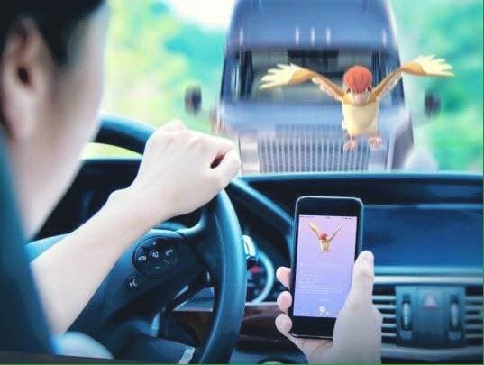 У Львові оштрафували водія за гру в Pokemon Go