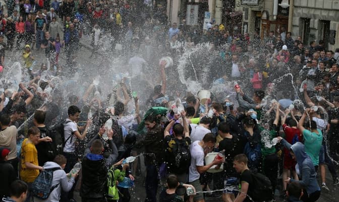 Львів’ян кличуть на «Поливаний понеділок». Програма, локація, цікавинки