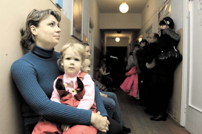 У поліклініках Львова вишикувалися черги дошкільнят