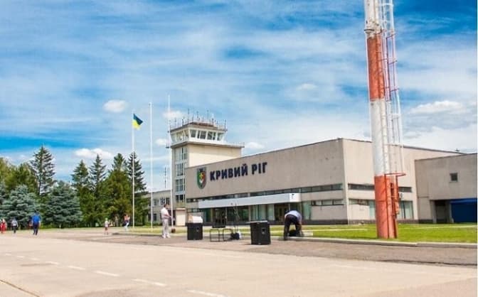Окупанти вдарили двома ракетами по аеропорту на Дніпропетровщині