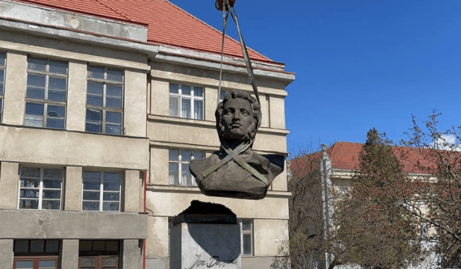 Це важче, ніж декомунізація, або Що нам робити з російською культурою