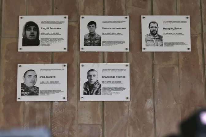 На фасаді львівської школи відкрили п'ять меморіальних таблиць полеглим захисникам