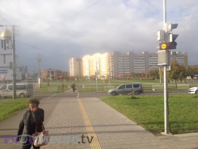 У Львові частково демонтували паркан, що загородив «розумний» світлофор