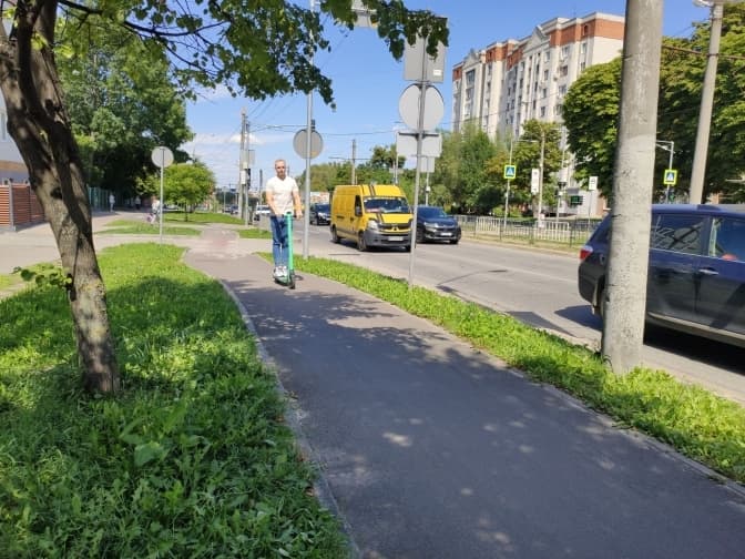 Електросамокати у Львові: заборонити не можна їхати