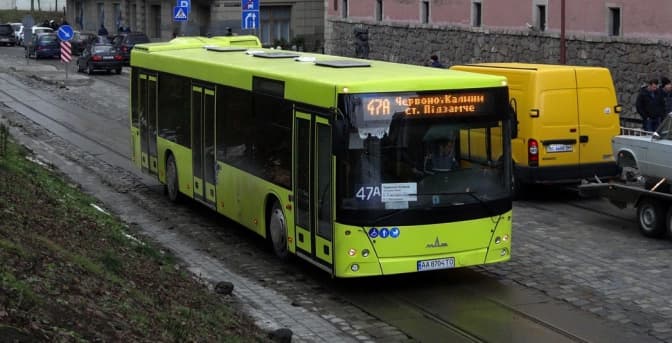 Через запуск великих автобусів у трамваях Львова зменшився пасажиропотік
