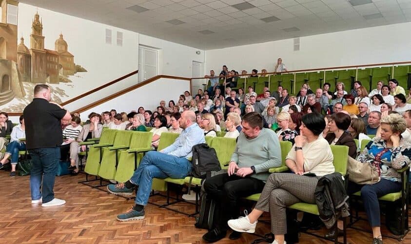 «Яблуко розбрату», або Що сталось у сихівській школі