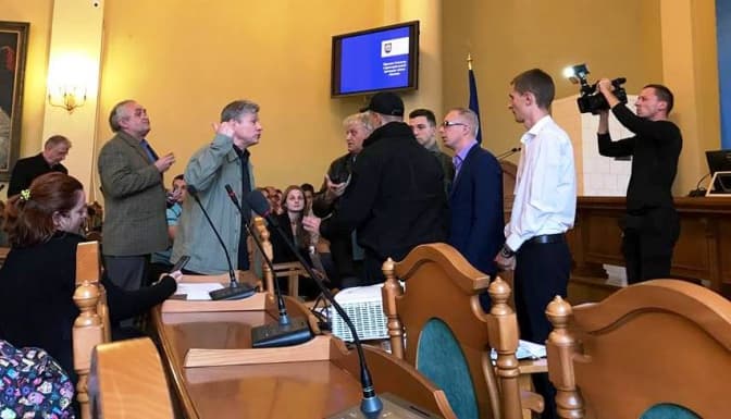 Громадські слухання щодо статуту міста знову не відбулися