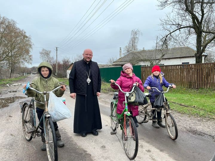 Люди молилися, щоб вижити, а діти просили хрестики
