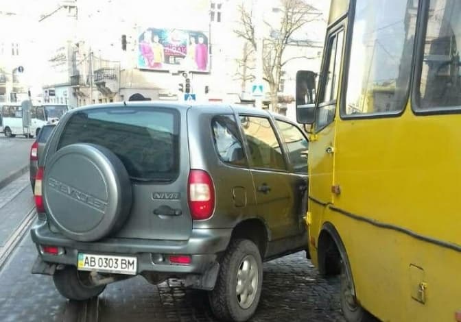 Ситуація на дорогах Львова: через ДТП авто і маршрутки в центрі змінено маршрути трамваїв №6 та №7