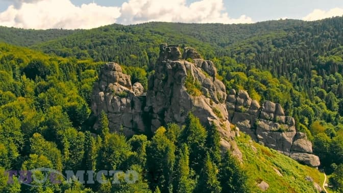 Парки та заповідники Львівщини увійшли в топ-туристичних об’єктів України