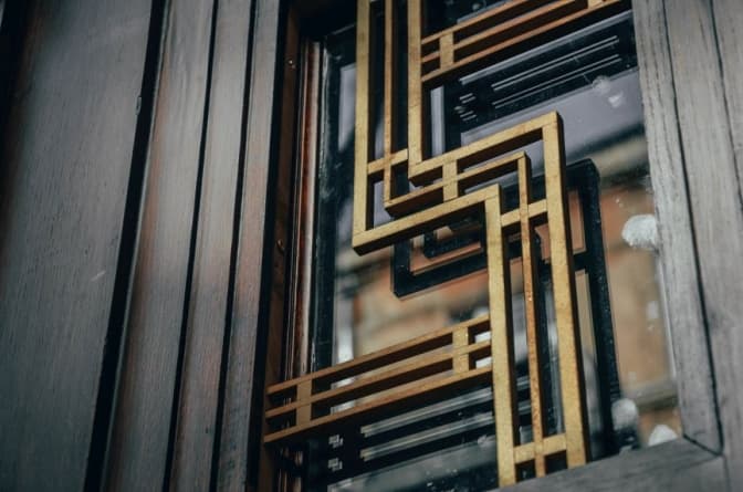 У центрі Львова відновили браму історичного будинку. Фото до і після