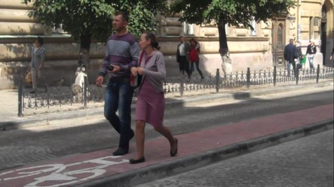 Їздити новою велодоріжкою на вулиці Січових Стрільців заважають пішоходи