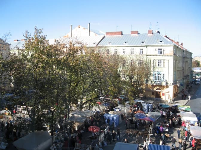 Під «Вернісажем» віднайшли мури замку князя Лева. Фото