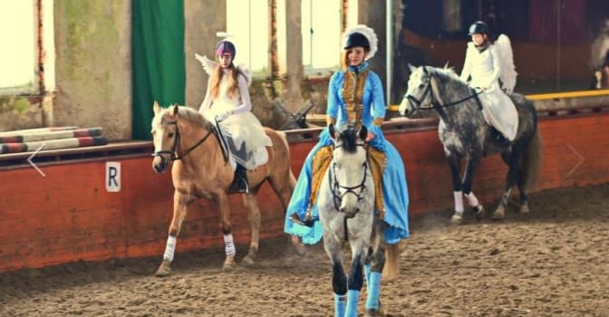 Львів’янам показали вертеп на конях. Відео