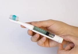 Зубну щітку необхідно міняти хоча б раз на три місяці