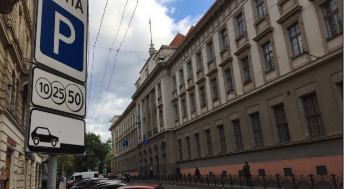 Львів розробляє сектори паркування або Що робити у місті з приватними авто