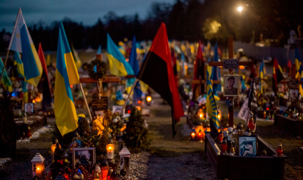 Могили Героїв України на Личаківському кладовищі / Фото: hromadske