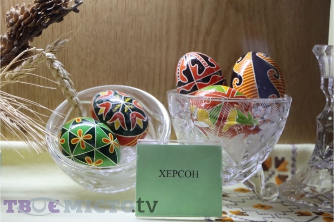 Lviv, Ukraine. 06th Apr, 2023. A young woman makes Easter eggs. A young  woman in traditional Ukrainian clothing makes Easter eggs using ancient  technology. Pysanka is an ancient tradition, one of the