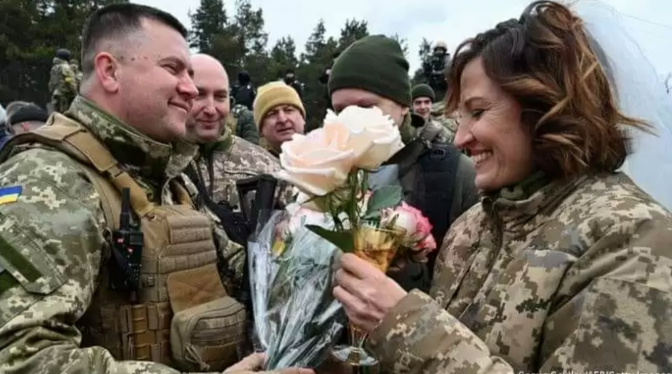Одруження пари військових/фото ілюстративне