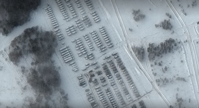 Війська, розгорнуті біля кордону з Україною. Фото з супутника