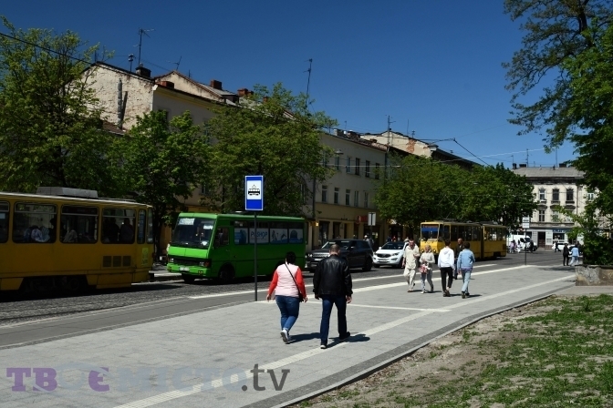 Фото: Твоє місто/зупинка на площі Кропивницького