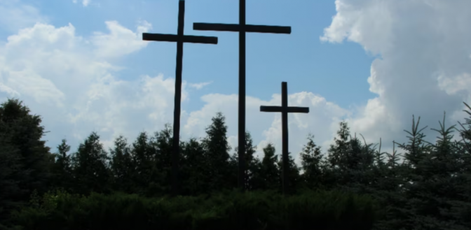 Хрести на місці вбивства 11 липня 1943 року 200 поляків у селі Павлівка Волинської області. Фото: Галина Терещук