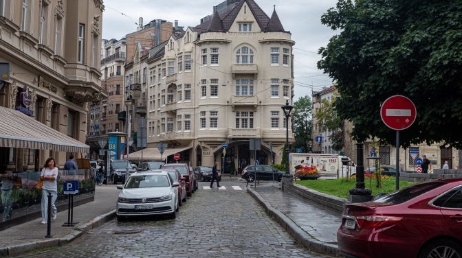 «Для візочника у Львові є два варіанти – дім і балкон». Що можна змінити?