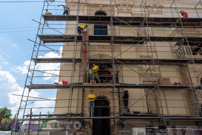 У Львові завершили реставрацію фасаду будівлі Гарнізонного храму святих апостолів Петра і Павла_1