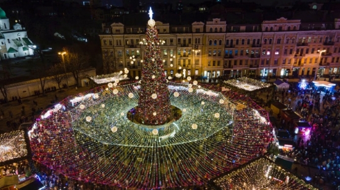 Київська новорічна ялинка-2021 на Софійській площі. Фото: Українська правда