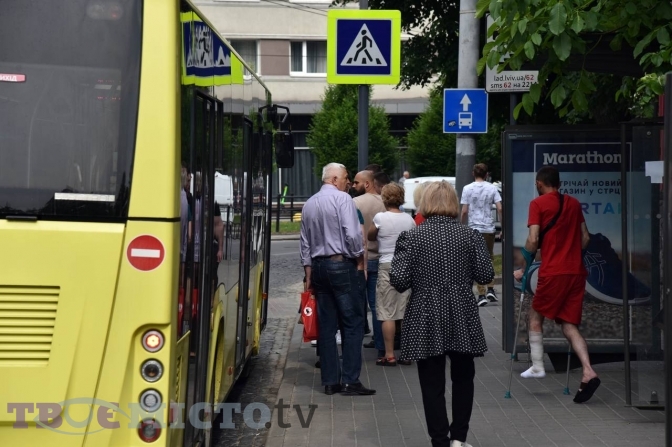 Як подорожчання пального впливає на транспорт у Львові. Розмова з Олегом Забарилом