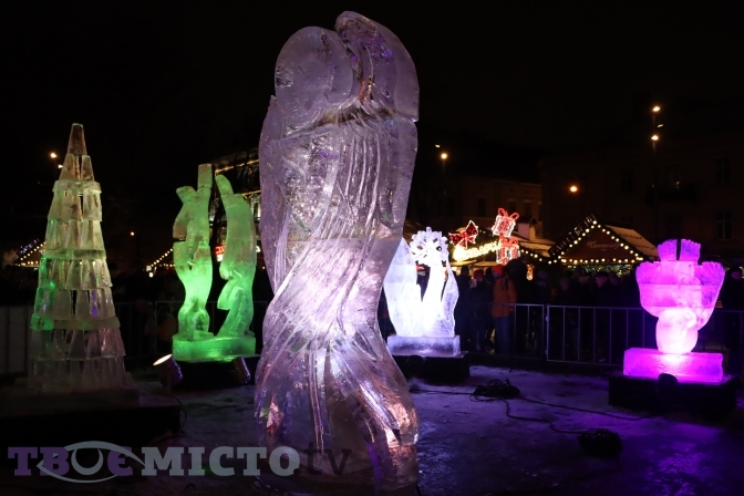 У Львові обрали переможця у конкурсі льодових скульптур. Фото, відео
