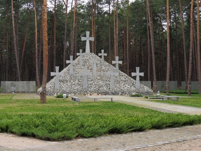 Биківнянські могили. Фото: Wikimedia Commons