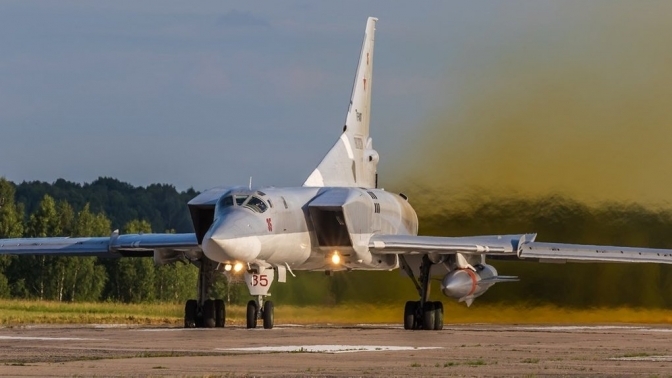 Бомбардувальник Ту-22М3 з ракетою Х-22. Фото: defence-ua