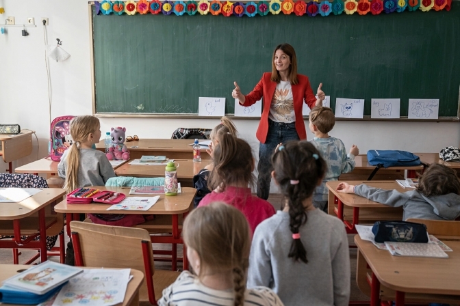 Острівець освіти. Як українські вчителі відкрили у Румунії школу для біженців