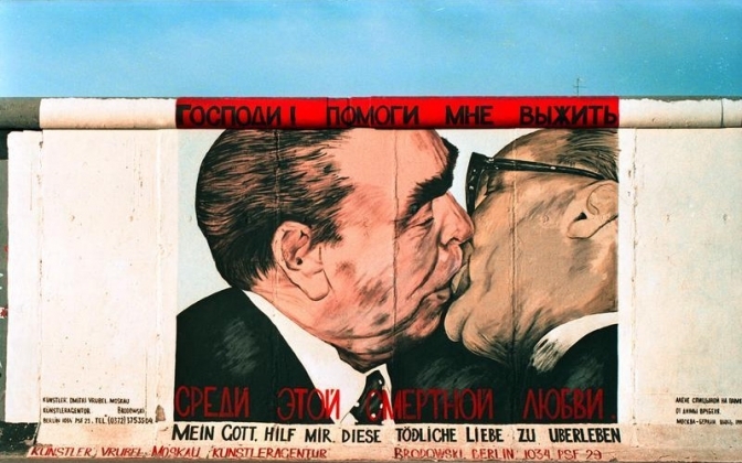 Мурал на берлінській стіні. Фото з відкритих джерел