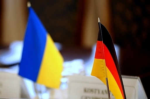 Прапори України та Німеччини