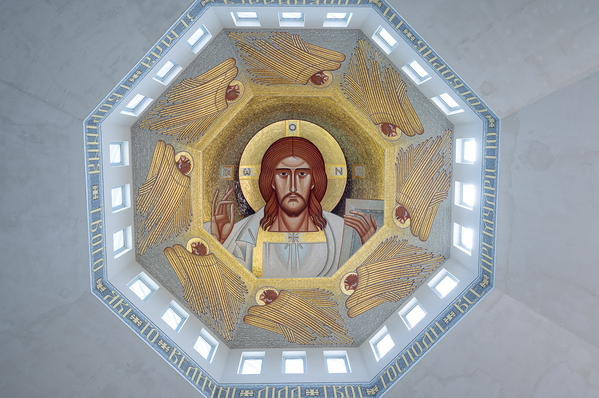 В університетському храмі УКУ тепер кожен може побачити вівтарну частину унікальної мозаїки святої Софії_1