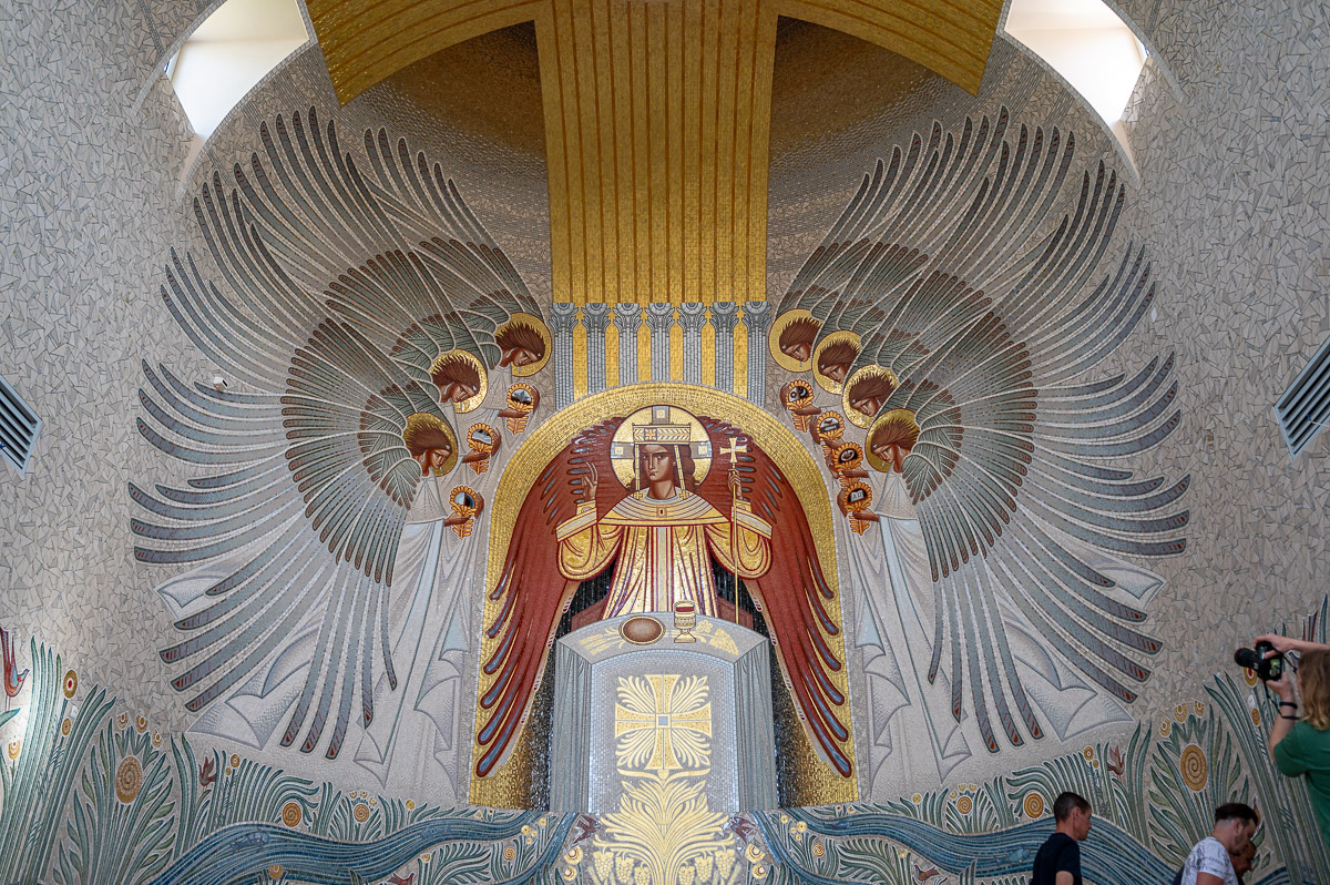 В університетському храмі УКУ тепер кожен може побачити вівтарну частину унікальної мозаїки святої Софії_3